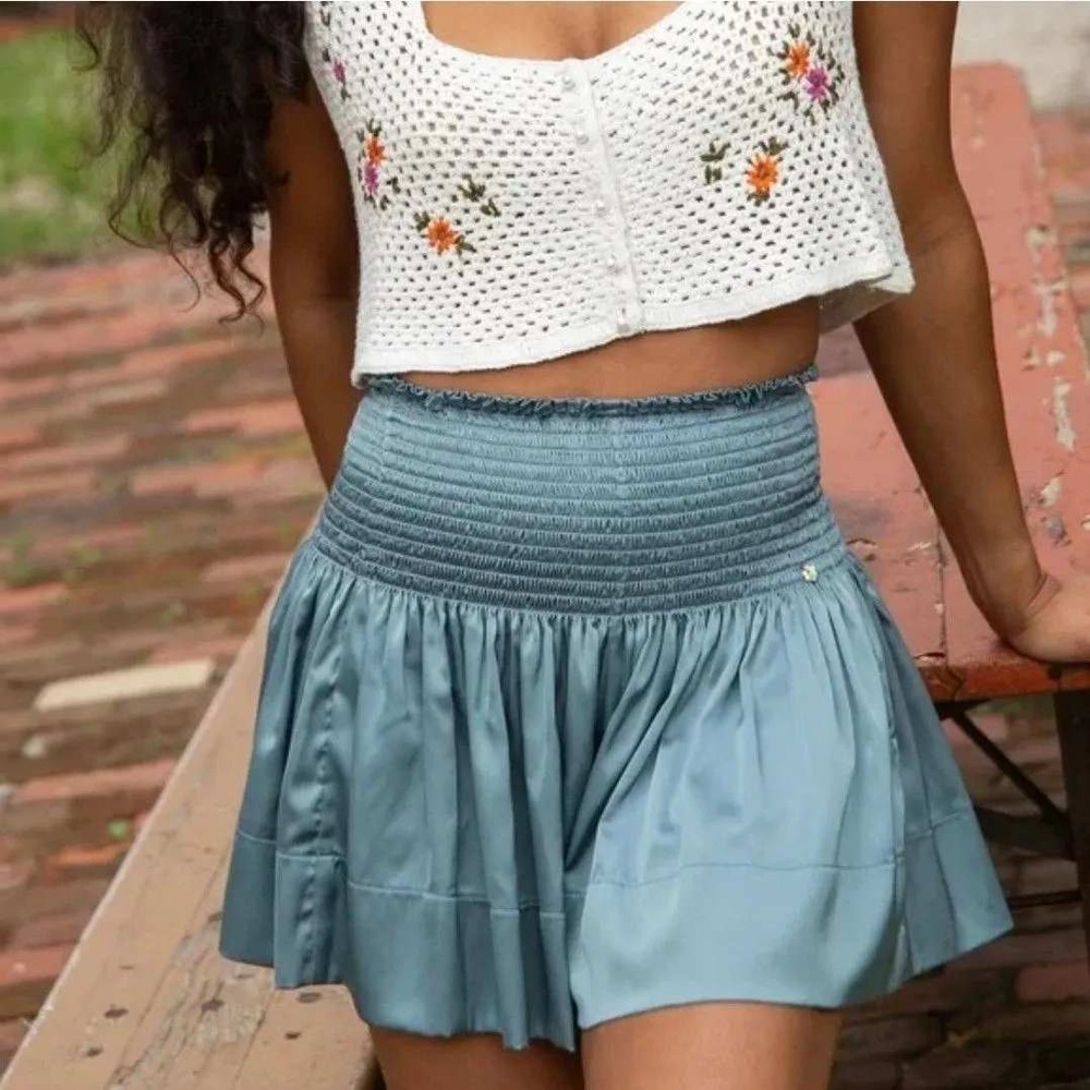 Natural Life Smocked‎ Blue Satin Shorts Womens XS Flowy Boho Daisy Charm